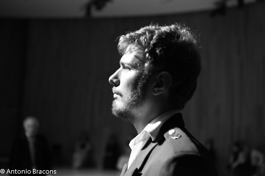 GrTeatroSantoAntonioEstoril-UmaSoPalavra-Roma-1-2015-FotAntonioBracons (11)