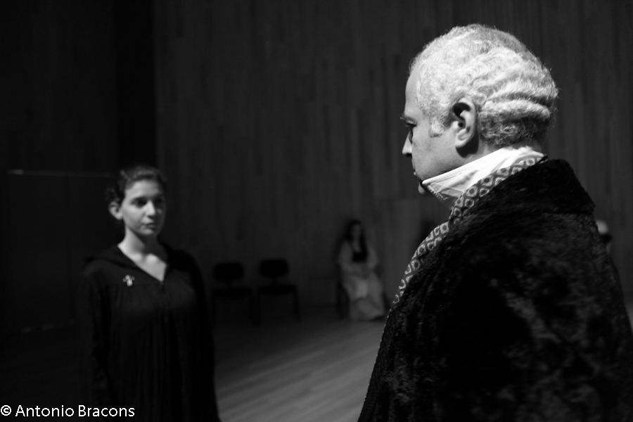 GrTeatroSantoAntonioEstoril-UmaSoPalavra-Roma-1-2015-FotAntonioBracons (12)