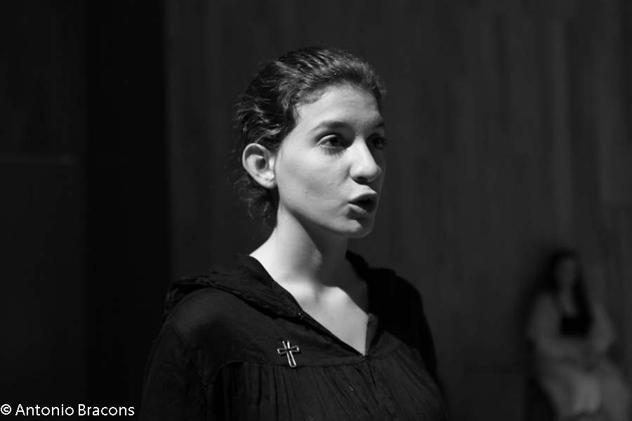GrTeatroSantoAntonioEstoril-UmaSoPalavra-Roma-1-2015-FotAntonioBracons (13)