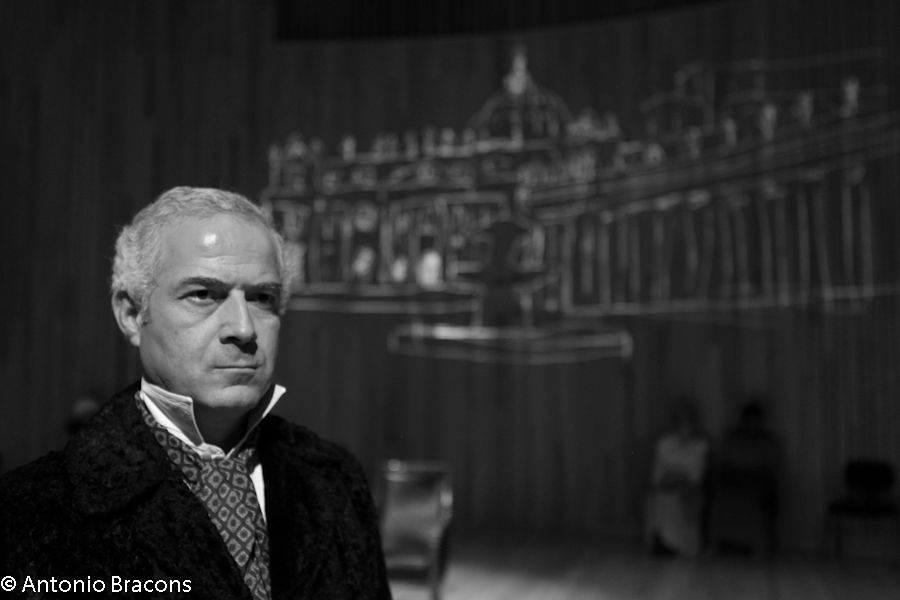 GrTeatroSantoAntonioEstoril-UmaSoPalavra-Roma-1-2015-FotAntonioBracons (15)