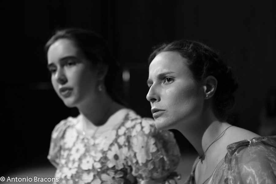 GrTeatroSantoAntonioEstoril-UmaSoPalavra-Roma-1-2015-FotAntonioBracons (19)