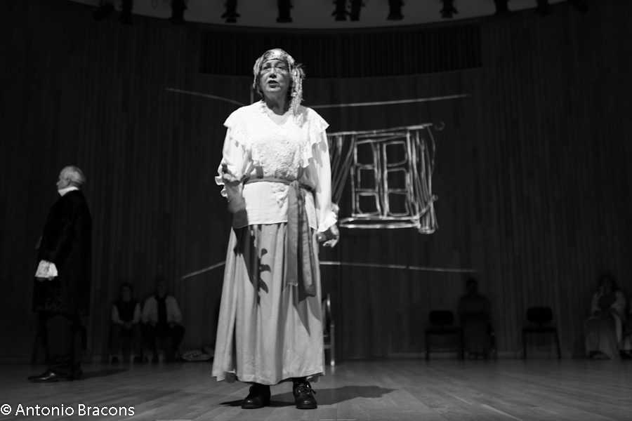 GrTeatroSantoAntonioEstoril-UmaSoPalavra-Roma-1-2015-FotAntonioBracons (2)