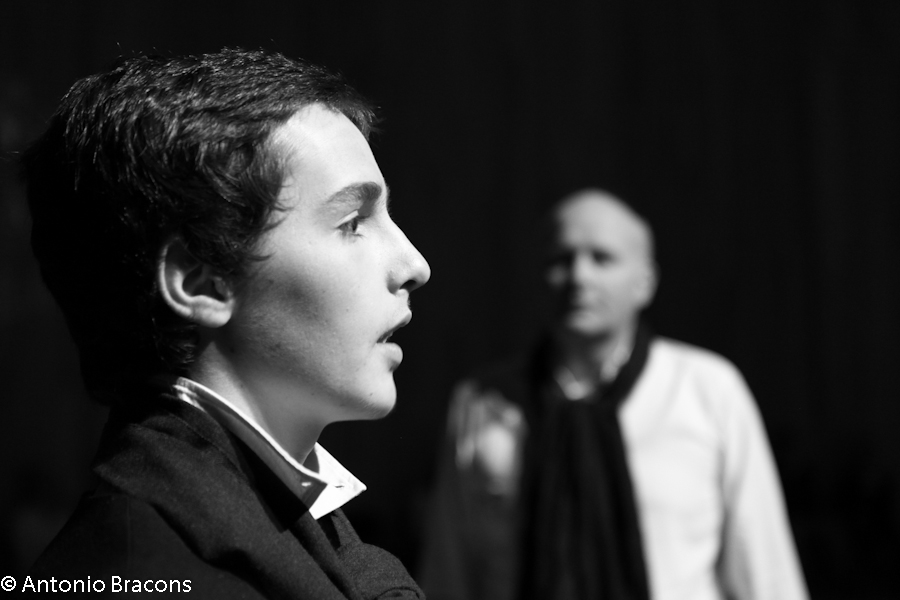 GrTeatroSantoAntonioEstoril-UmaSoPalavra-Roma-1-2015-FotAntonioBracons (7)