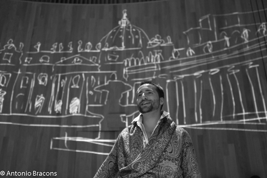 GrTeatroSantoAntonioEstoril-UmaSoPalavra-Roma-2-2015-FotAntonioBracons (10)