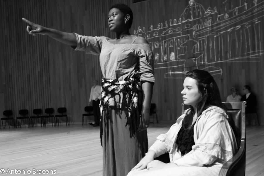 GrTeatroSantoAntonioEstoril-UmaSoPalavra-Roma-2-2015-FotAntonioBracons (12)