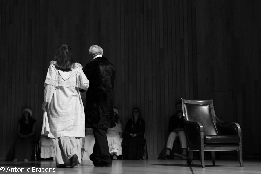 GrTeatroSantoAntonioEstoril-UmaSoPalavra-Roma-2-2015-FotAntonioBracons (12a)