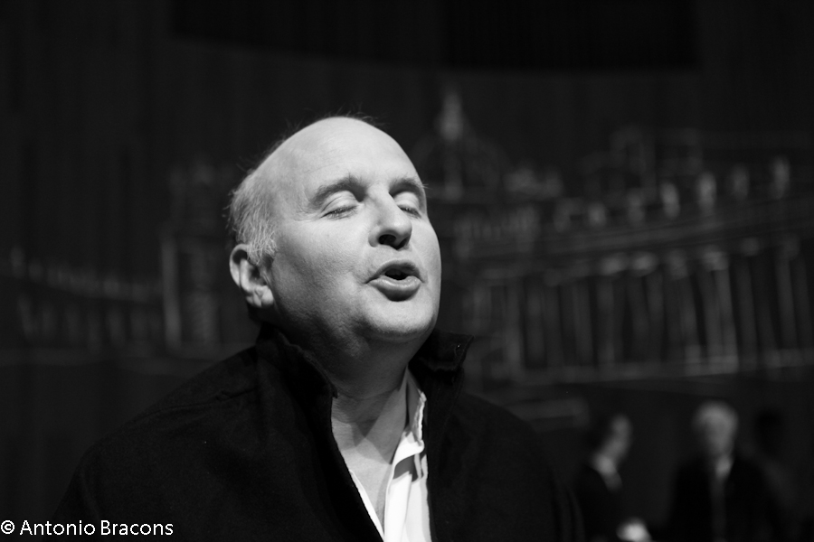 GrTeatroSantoAntonioEstoril-UmaSoPalavra-Roma-2-2015-FotAntonioBracons (16)