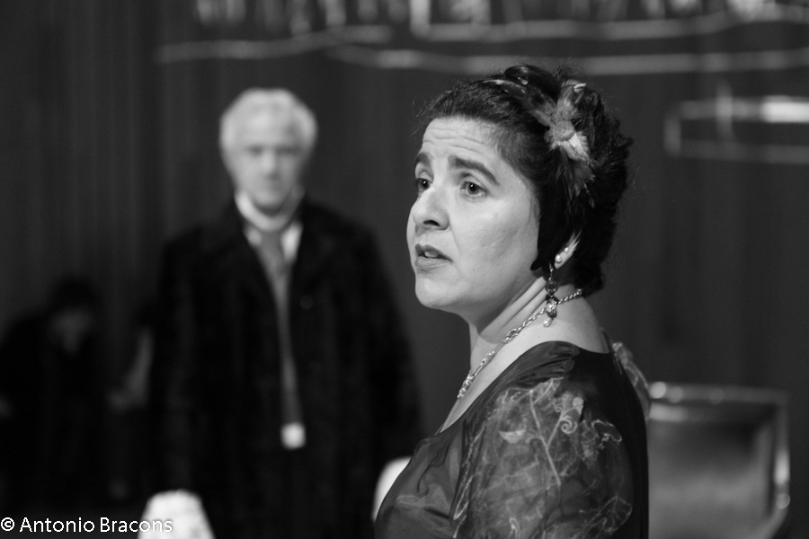 GrTeatroSantoAntonioEstoril-UmaSoPalavra-Roma-2-2015-FotAntonioBracons (2)