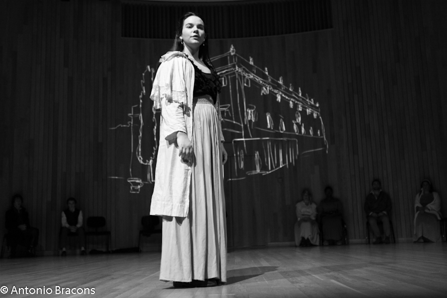 GrTeatroSantoAntonioEstoril-UmaSoPalavra-Roma-2-2015-FotAntonioBracons (4)