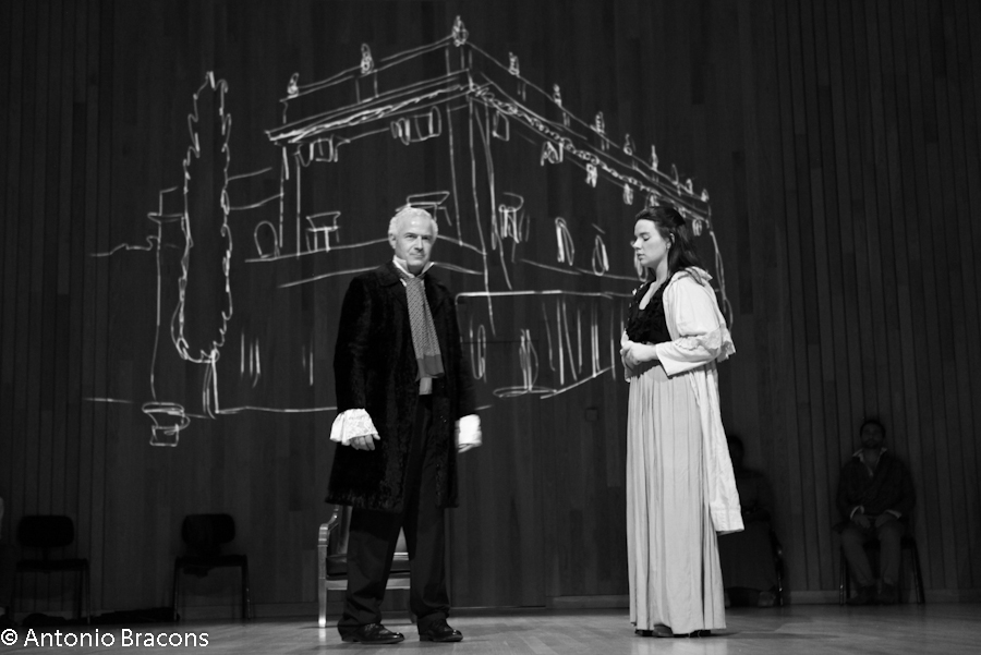 GrTeatroSantoAntonioEstoril-UmaSoPalavra-Roma-2-2015-FotAntonioBracons (5)