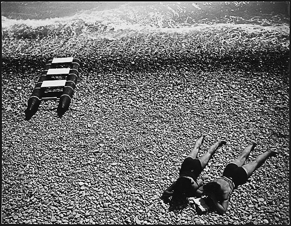 brassai-Baigneuses sur la plage de Nice vers 1933
