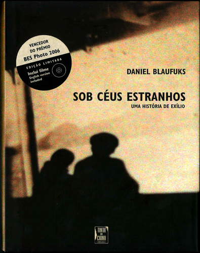 Daniel_Blaufuks-Sob_Ceus_estranhos (1)