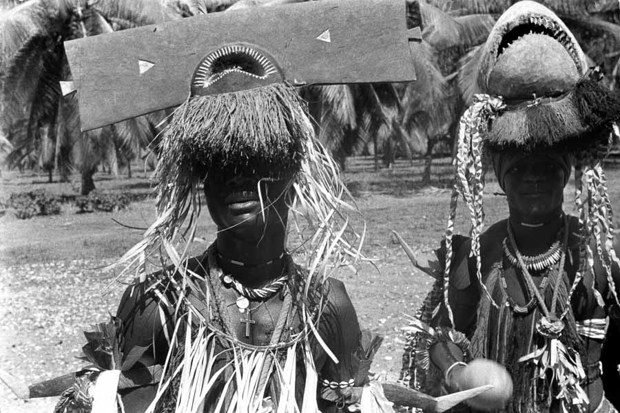 António Saragga Seabra, 1959 - Dança do peixe-martelo e tubarão -30163