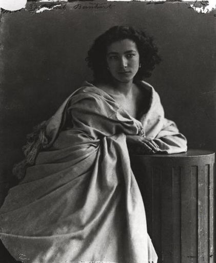 Nadar-Sarah Bernhardt