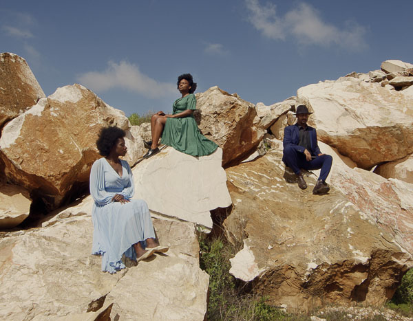 Esta imagem tem um texto alternativo em branco, o nome da imagem é monica-de-miranda-250329.jpg